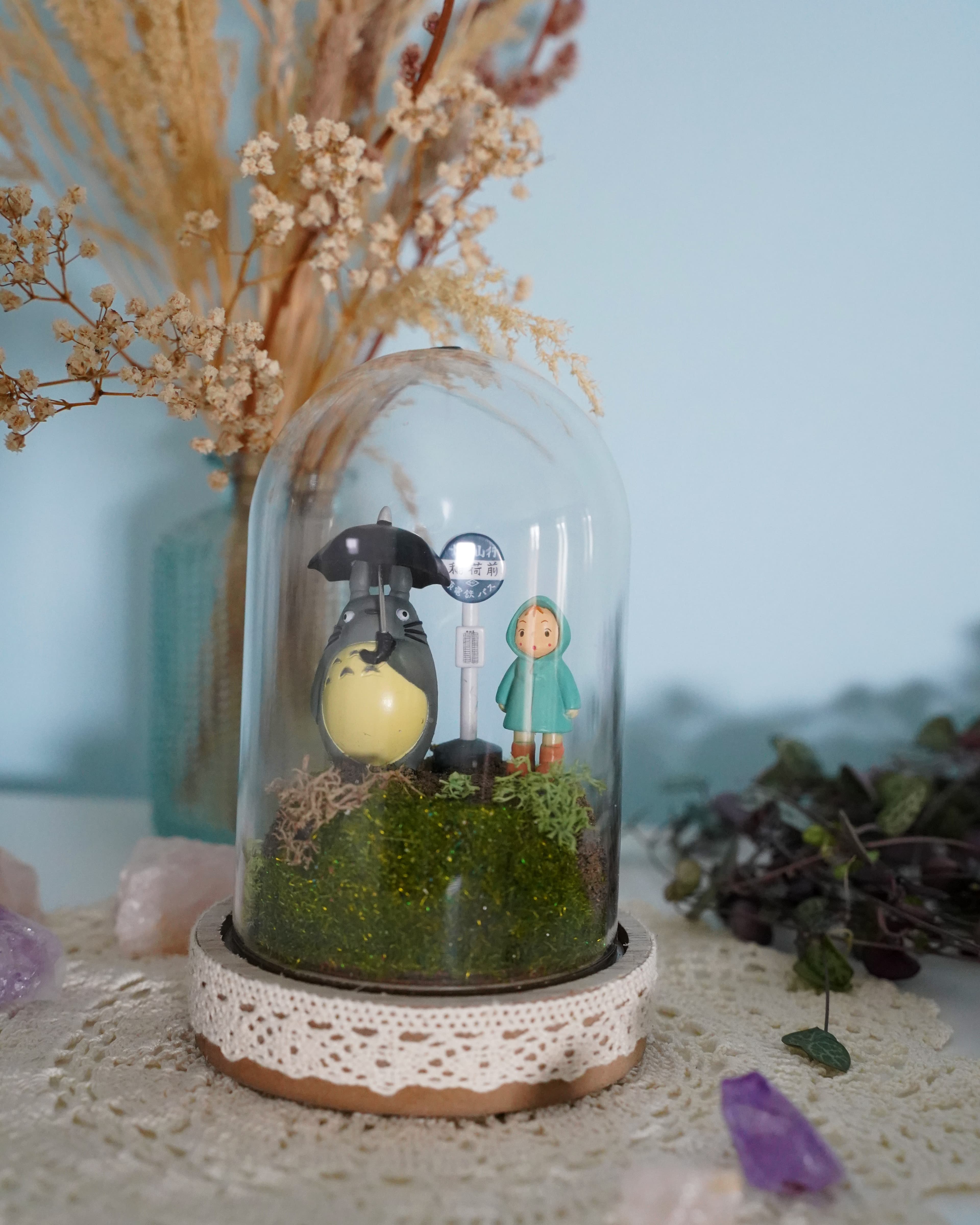 Totoro Figurine Dome - Waiting on the bus